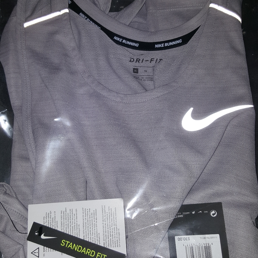 Nike Dry Fit Tank (Size XL). 🏋️‍♂️